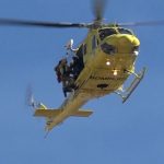 L'helicòpter dels Bombers duent a terme el rescat en Alcoi.