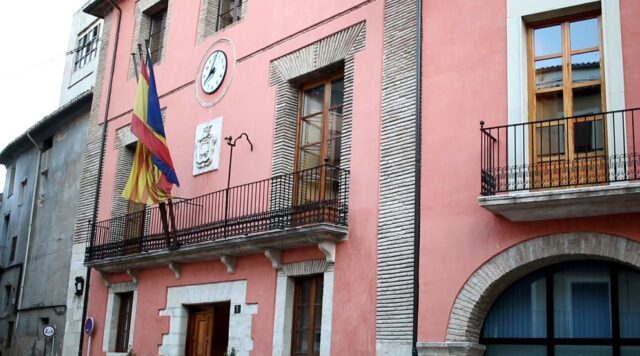 Façana principal de l'Ajuntament de Cocentaina.