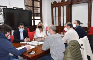 Reunió entre representants municipals i artesans d'Alcoi sobre les ajudes de Generalitat