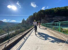 Imatge d'Arxiu. Cicloturistes per la Vía Verda d'Alcoi