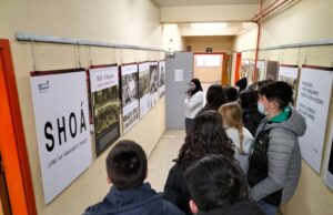 Exposició sobre l’Holocaust a l’IES Andreu “Shoá: com va ser humanament possible?”