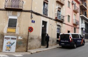 La Policia Nacional rescata d’un incendi a tres gossos amb signes d’asfíxia i coberts de cendra en Alcoi