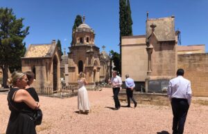 Visita al cementeri per la presentació del projecte del mausoleu