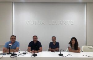 Diverses autoritats a la presentació de l'activitat de cine de la Fira Modernista