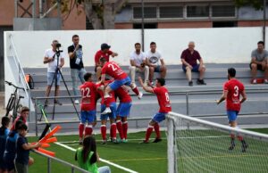 Celebració de l'ascens a Tercera RFEF desp´res de l'ultim partit a Quart de Poblet