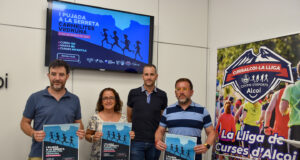 Alberto Belda, Regidor d'Esports, Rosana Matarredona i Quique Villanova, professors del centre i Jaume Puchades, director pedagògic a la roda de prensa.