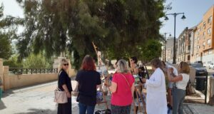 Classe de Pintura de Gent Gran a l'aire lliure a la zona del Viaducte