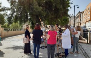 Classe de Pintura de Gent Gran a l'aire lliure a la zona del Viaducte