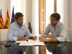 Carlos Mazón, President de la Diputació, y Juan de Dios Navarro, Diputat de Residents Internacionals.