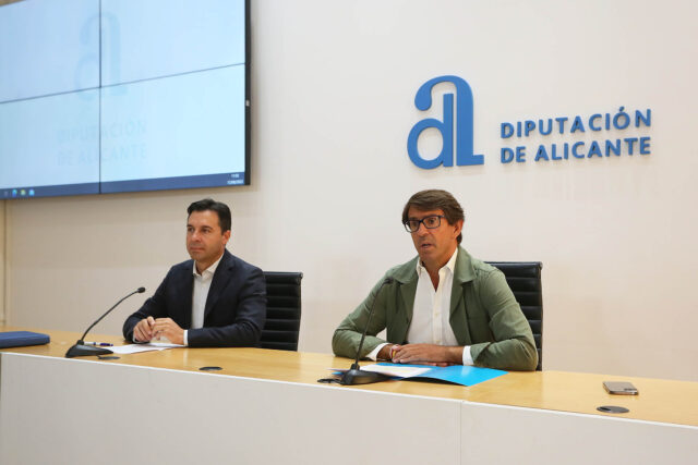 Juan de Dios Navarro, Diputat de Contractació, i Miguel Ángel Sáchez, Diputat de Medi Ambient.