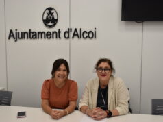 Laura Zamorano, Regidora de Turisme, i Bea Serra, Menbre del Grup de Danses Carrascal d'Alcoi.