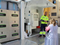 Ecoparc mòbil realitzant serveis de recolida