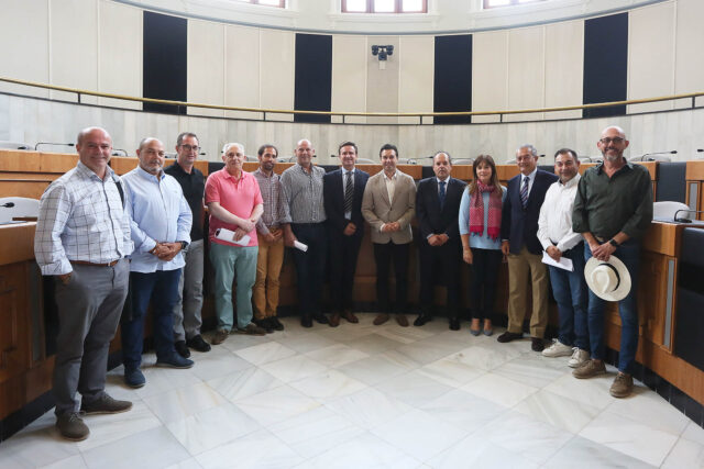 Diverses autoritats locals al Palau Provincial de la Diputació.