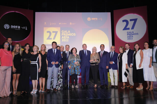 Diverses autoritats de la Generalitat i la Diputació a la gala dels premis AEFA.