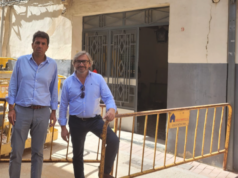 Carlos Mazón a Cocentaina amb el cap de SOS Casc Antic.