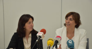 Teresa Sanjuán, Regidora de Salut Pública, i Mabel Ortiz de Salazar Martín, Jefa del Servei del Centre de Transfusió de la Comunitat Valenciana.