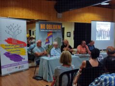 Diverses autoritats a l'acte d'homenatje.