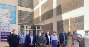 Miguel Mínguez, Conseller de Sanitat, amb diverses autoritats locals i autonómiques en Castalla.