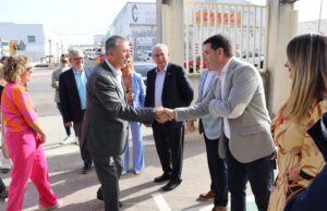 El conseller visita al projecte de comunitat d'energia impulsat al Polígon Industrial Alcodar a Gandia.