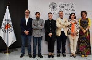 Diverses autoritats de la UPV en la lliçó inaugural del curs de la Universitat Sènior.