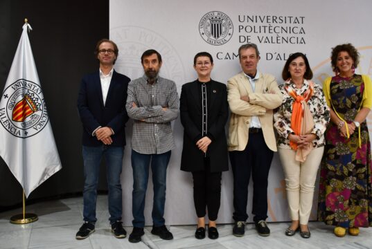 Diverses autoritats de la UPV en la lliçó inaugural del curs de la Universitat Sènior.