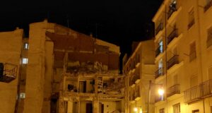 Despreniment en casa que estan demolent en el carrer Sant Gregori.