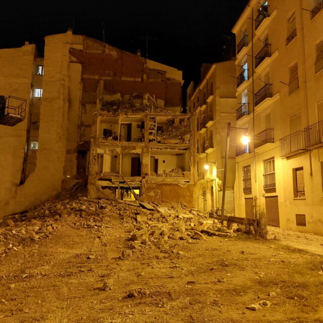 Despreniment en casa que estan demolent en el carrer Sant Gregori.