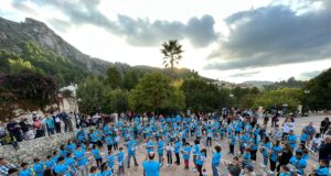 Alumnes de música interpretant el pasdoble Educandos de Benejúzar de José Aparicio Peiró.