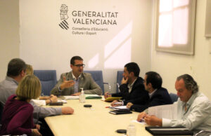 Runió de l'Ajuntament d'Alcoi amb la Conselleria d'Educació.