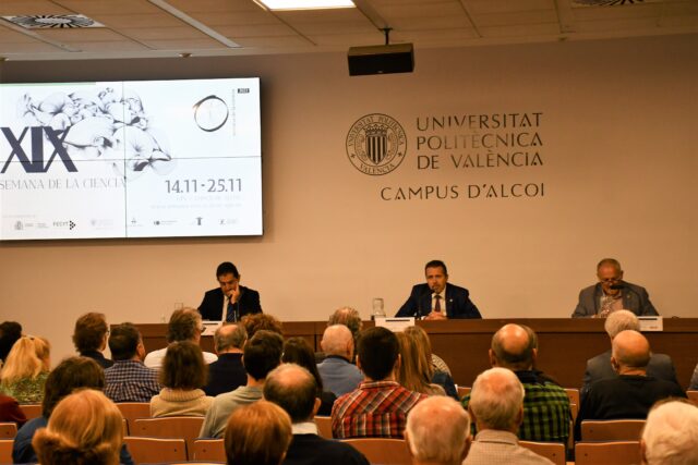 Toni Francés, Alcalde d'Alcoi, José E. Capilla, Rector de la UPV, i Pau Bernabeu, Director del Campus d'Alcoi.