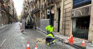 Inici de les actuació de reparació de paviment al Carrer Sant Nicolau.