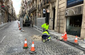 Inici de les actuació de reparació de paviment al Carrer Sant Nicolau.