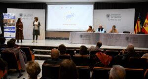 Conferència dels alumnes de la UPUA al Càmpus d'Alcoi de la UPV.