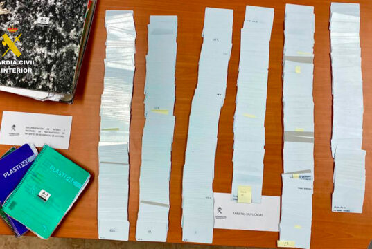 Material decomissat a la Operació Mifa per la Guàrdia Civil a la farmàcia