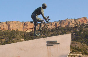 La Diputació d’Alacant restituirà l’escultura robada del monument al ciclista de Xorret de Catí