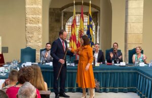Humi Guill cedeix la vara de comandament a Jaume Berenguer, nou alcalde d'Onil