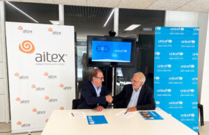 Imatge de la signatura del conveni a les noves instal·lacions d'AITEX
