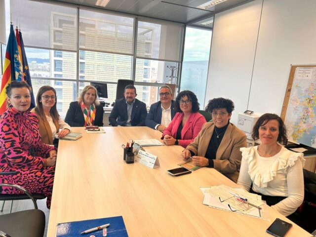La delegació iberuda durant la reunió amb els responsables de les infraestructures sanitàries de la Generalitat