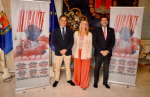 Presentación de la Feria Taurina 2024. De izquierda a derecha: Nacho Lloret, Mari Carmen de España y Luís Barcala