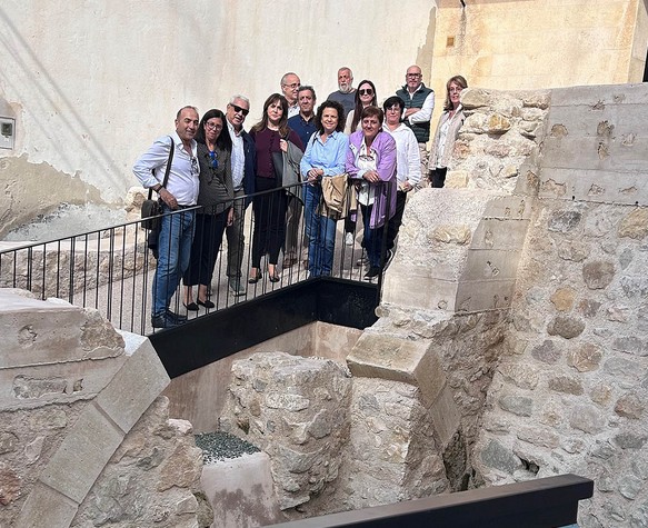 Representants municipals i de Diputació visiten els treballs de rehabilitació al Portalet de Penàguila