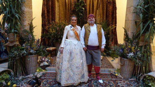 El president i la fallera major de la Fall Sant Jaume d'Onil encapçalaran l'expedició a Paris