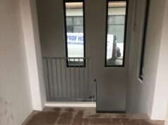 L’adjudicatària de l’aparcament de La Rosaleda neteja els accessos després de ser requerida per l’Ajuntament d’Alcoi