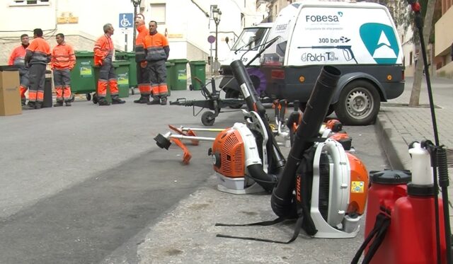 Part de l'equipament de la contracta de neteja i residus activa a Onil des de 2013