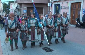 El Dia de la Volta trau al carrer als festers i càrrecs del 2026 per a cridar a la Festa de Moros i Cristians d’Onil