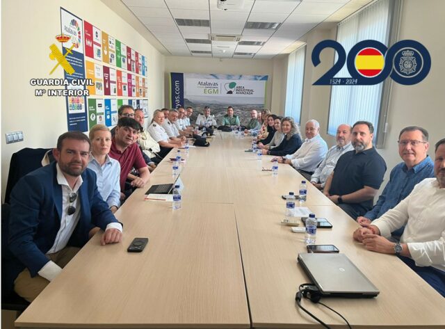 Un instant de la reunió entre cossos de seguretat pública i privada amb representants de les àrees industrials alacantines