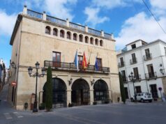 Les comparses castelludes participen un any més en la campanya pel reciclatge ‘La Reconquesta del vidre’