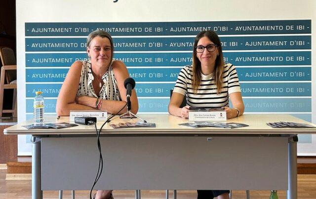 Un instant de la presentació de l'agenda cultural per al darrer trimestre de l'any a Ibi